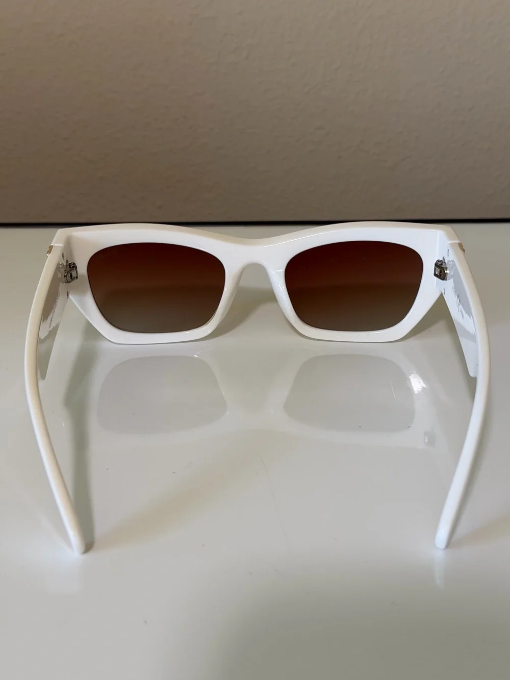 Sojos White Frame Sunglasses with Brown Gradient Lenses